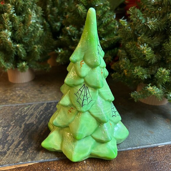 MINT Signed Fenton Hand Painted Halloween “Christmas” Tree (5569 19) - Picture 4 of 15